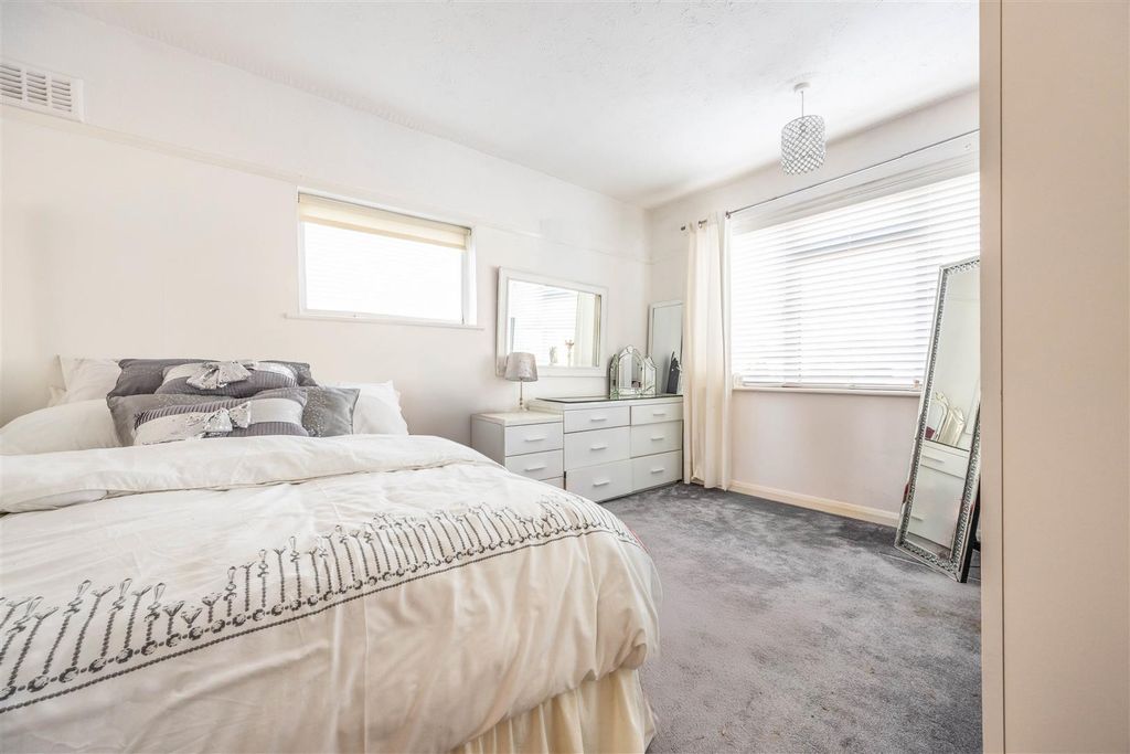 Property photo 3 of 14 Bedroom