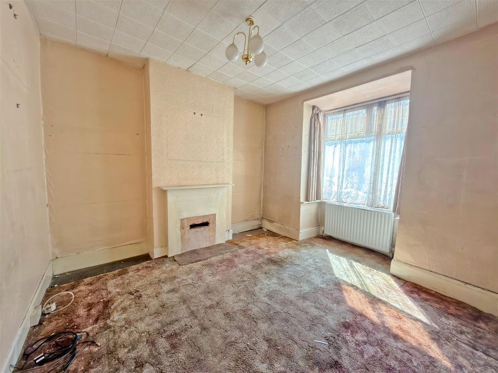 Property photo 2 of 11 Living Room