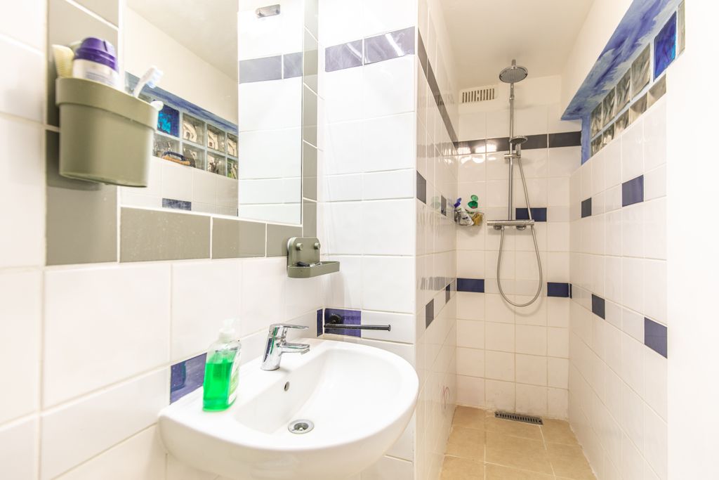 Additional image 8 of 2 bed flat for saleClarence Square, Brighton BN1