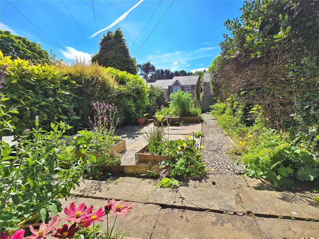 Property photo 2 of 22 Front Garden