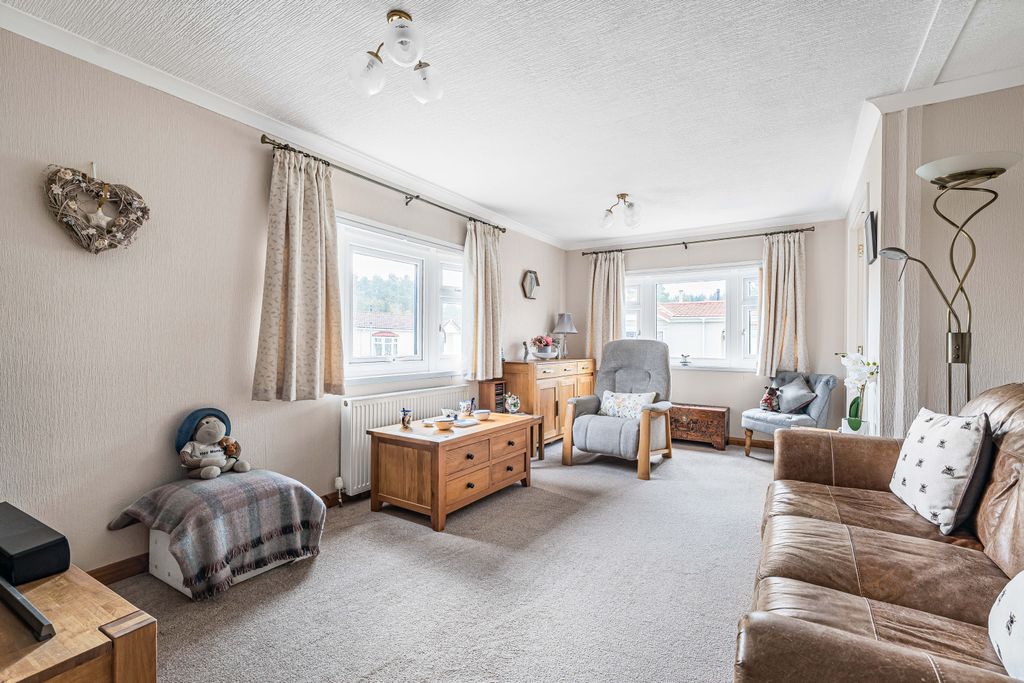 Property photo 2 of 21 Sitting Room