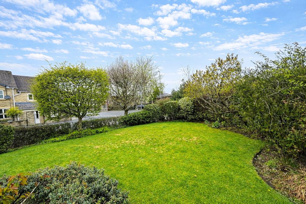 Property photo 3 of 12 Garden