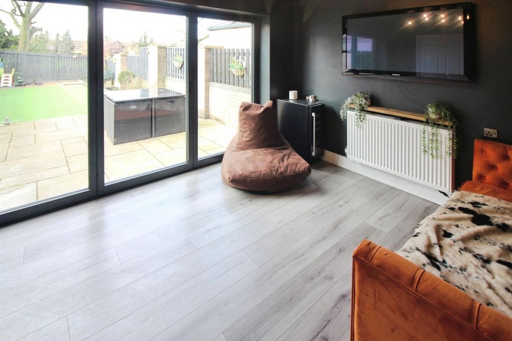 Property photo 3 of 19 Bedroom 4/Garden Room