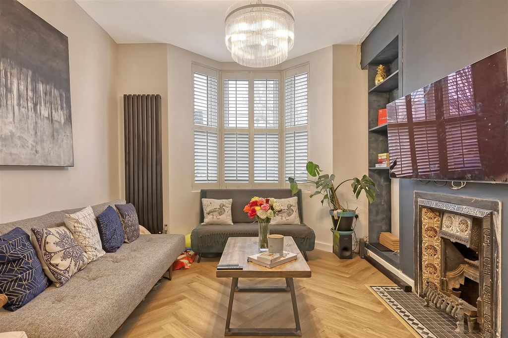 Property photo 2 of 23 1