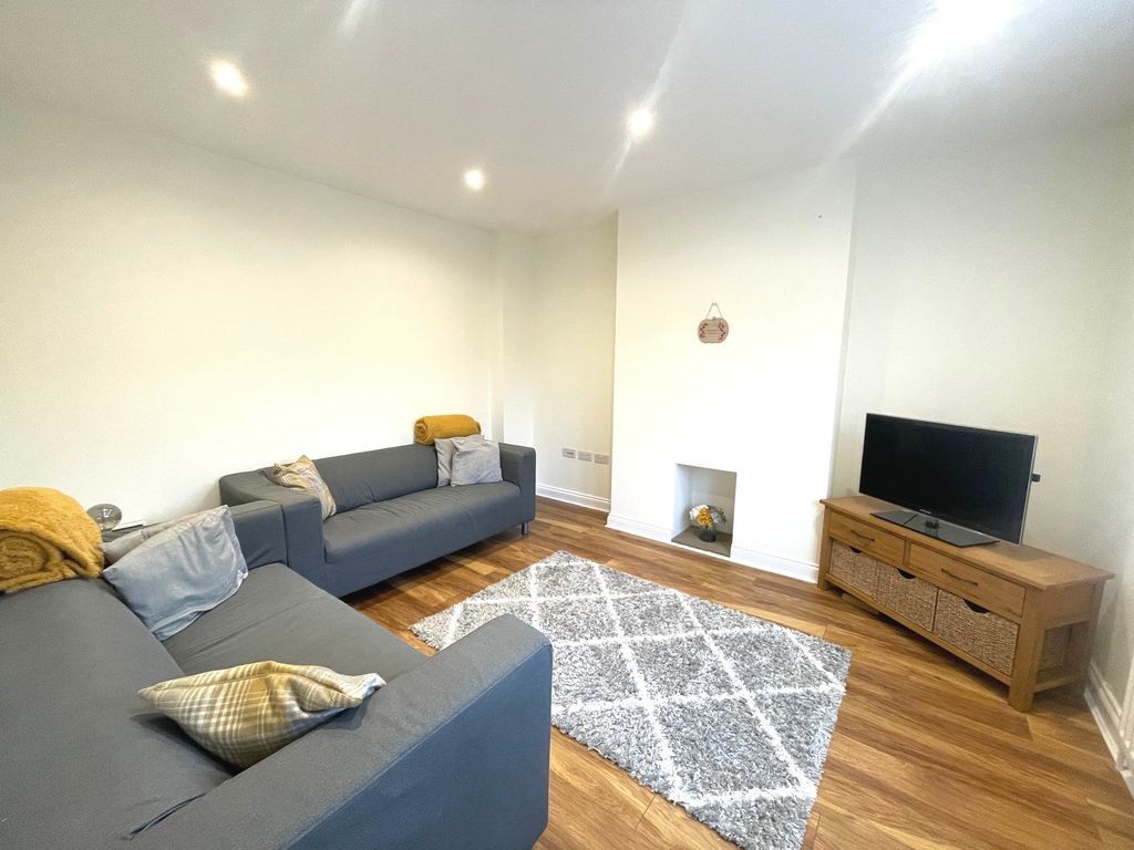 Property photo 2 of 12 Photo 3