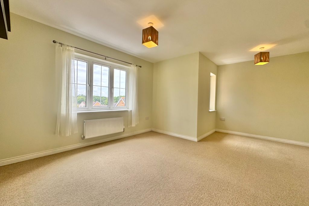 Property photo 3 of 9 Living/Dining Room