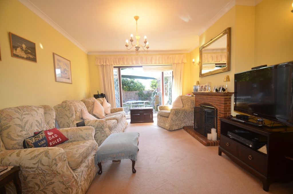 Property photo 2 of 11