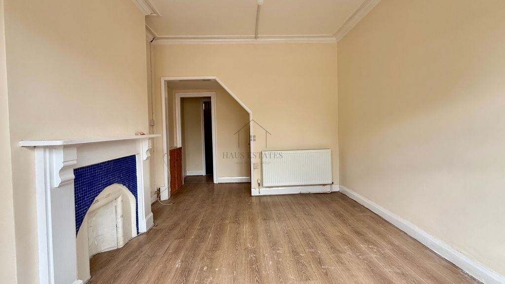 Property photo 3 of 6 3