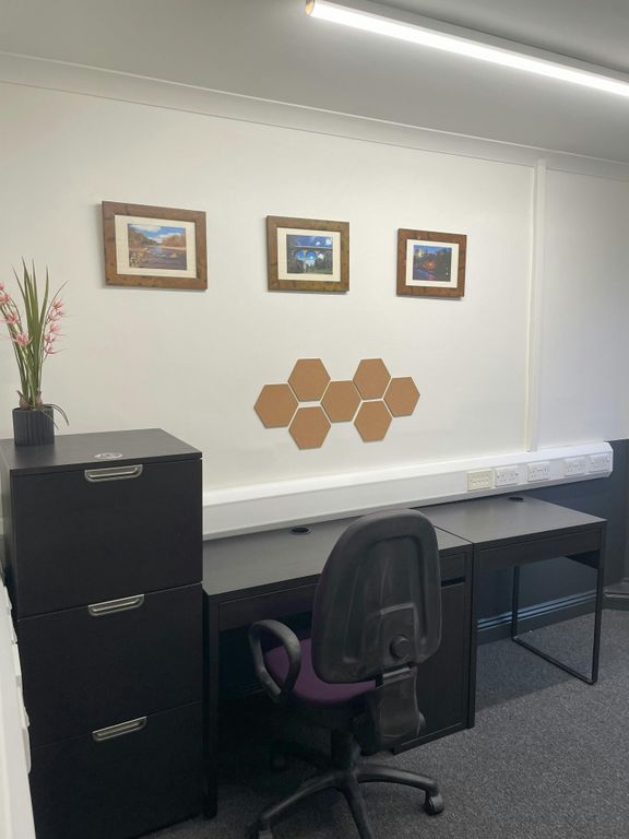 Property photo 3 of 9 Office 2 i1.Jpg