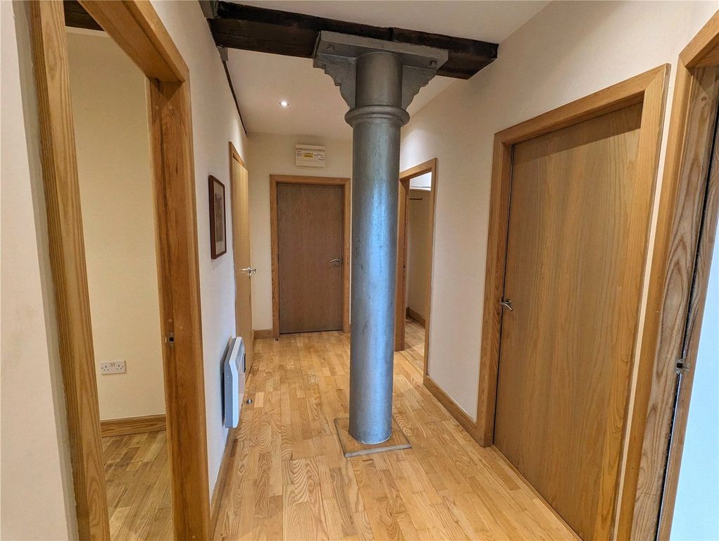 Property photo 2 of 8 Picture No. 24