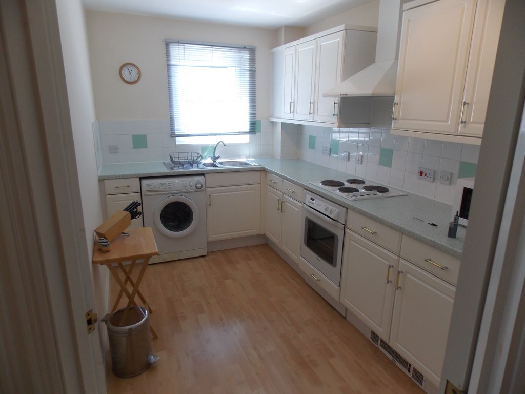 Property photo 2 of 9 Bristol Doundney Court 74 Kitchen