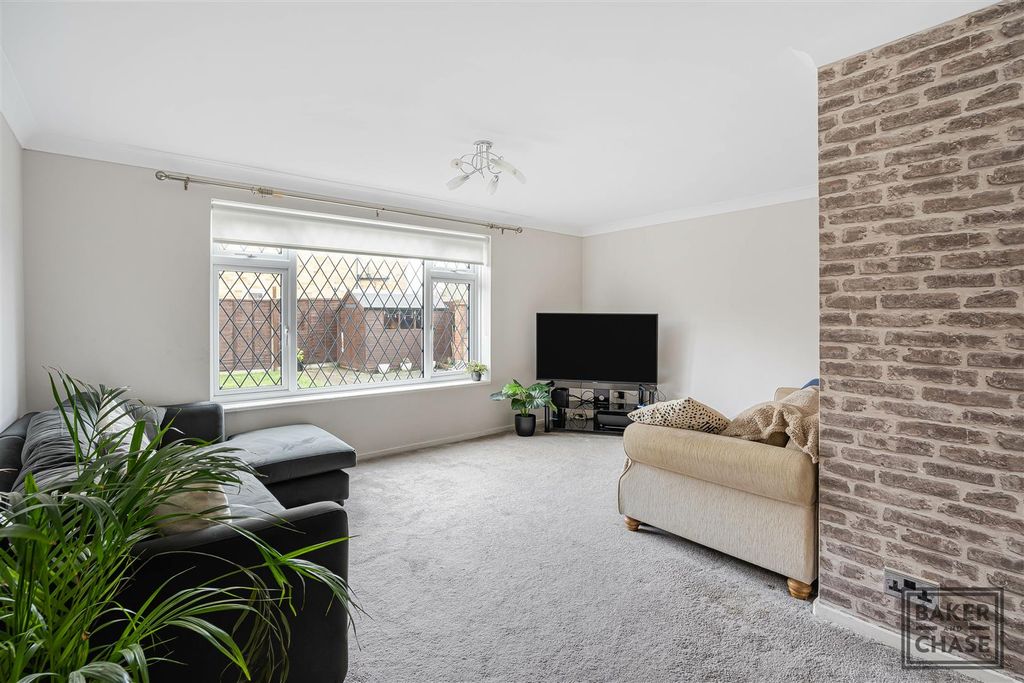 Property photo 3 of 25 Lounge