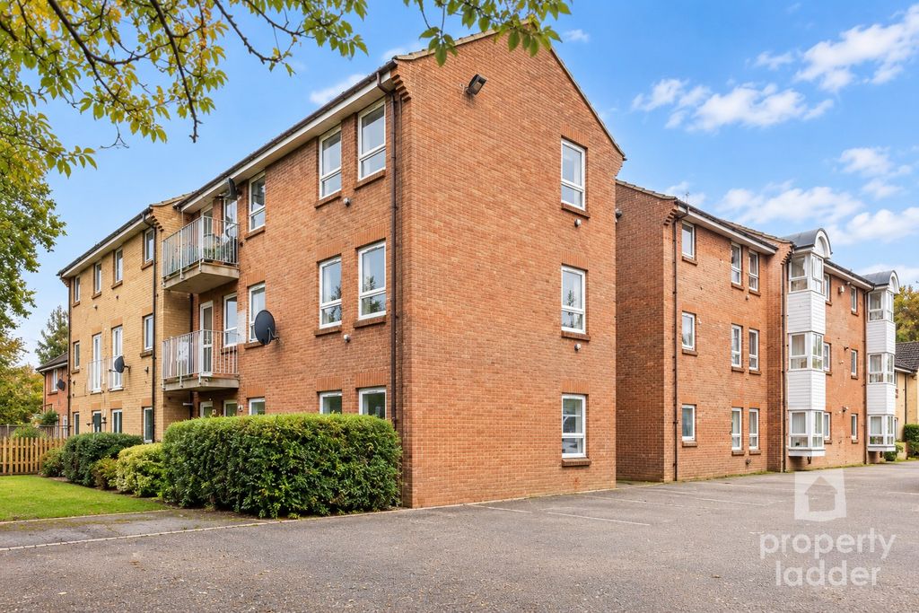 Property photo 1 of 11 Sunny Brick Apartment Courtyard-1