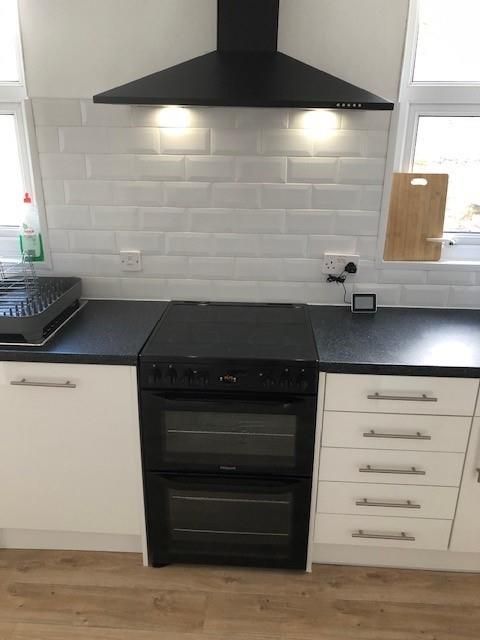 Property photo 3 of 13 5 Kingsley Oven.Jpg