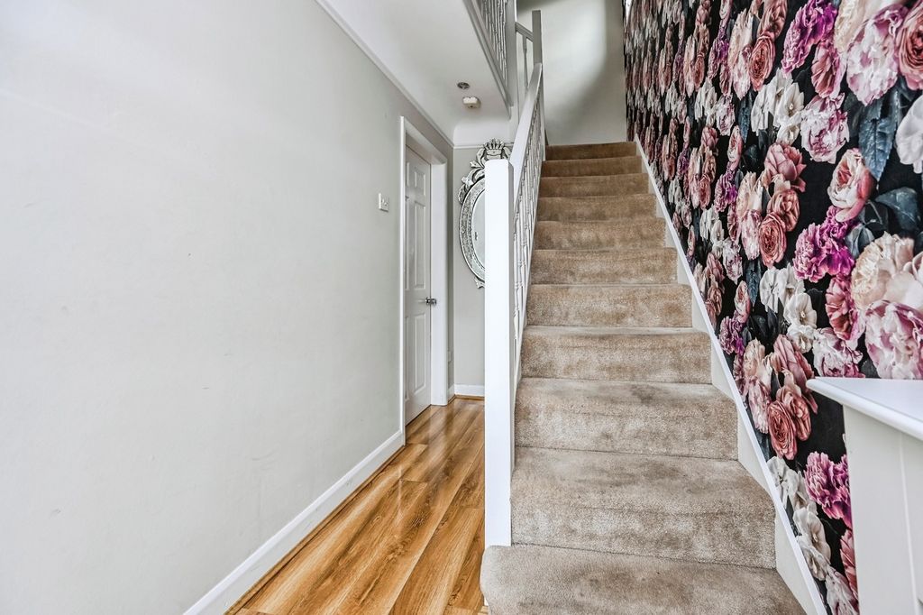 Property photo 2 of 18 Pbox-Img.Jpg