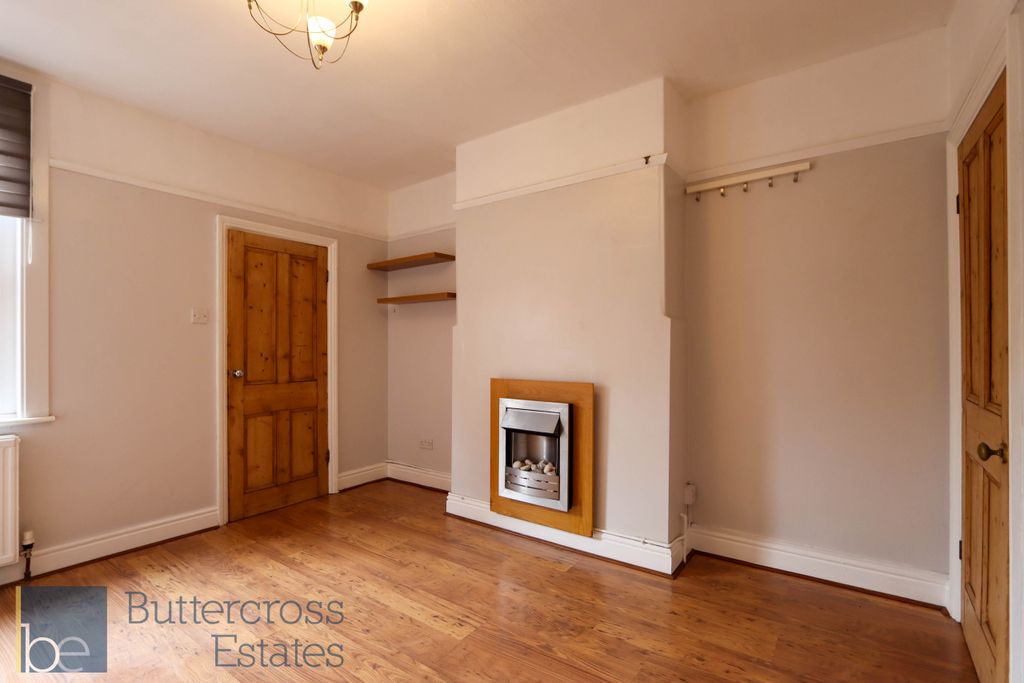 Property photo 3 of 14 Dining Room