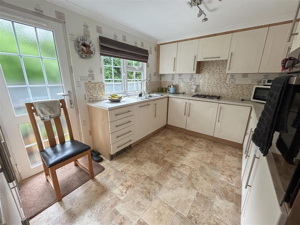 Property photo 3 of 20 Kitchen