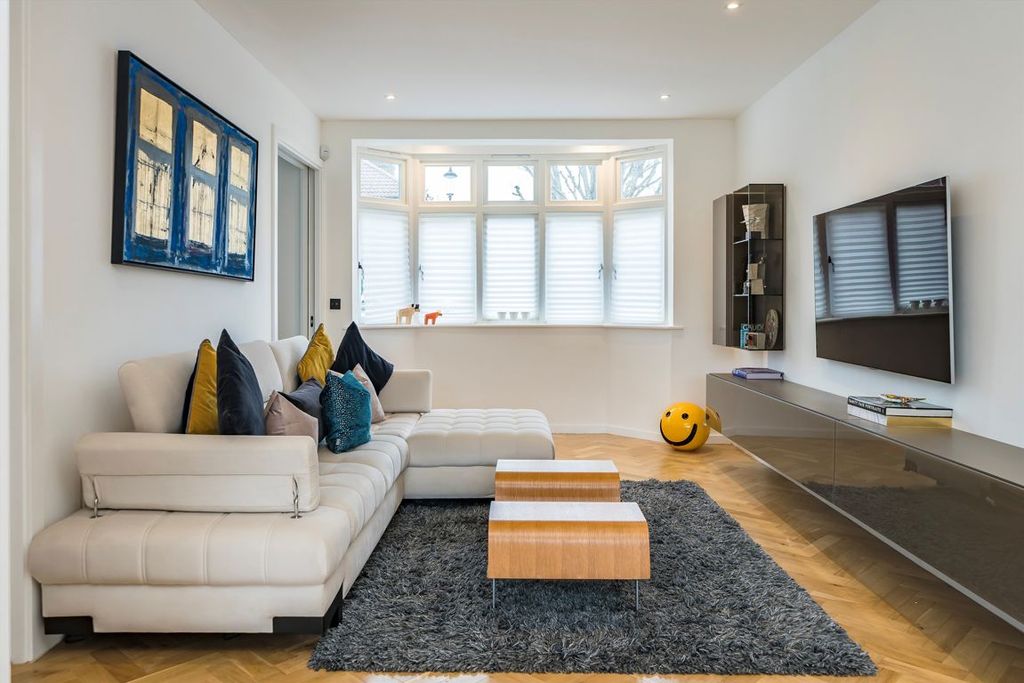 Property photo 2 of 12