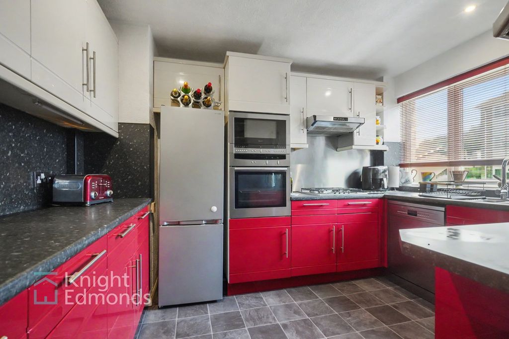 Property photo 3 of 23 Kitchen