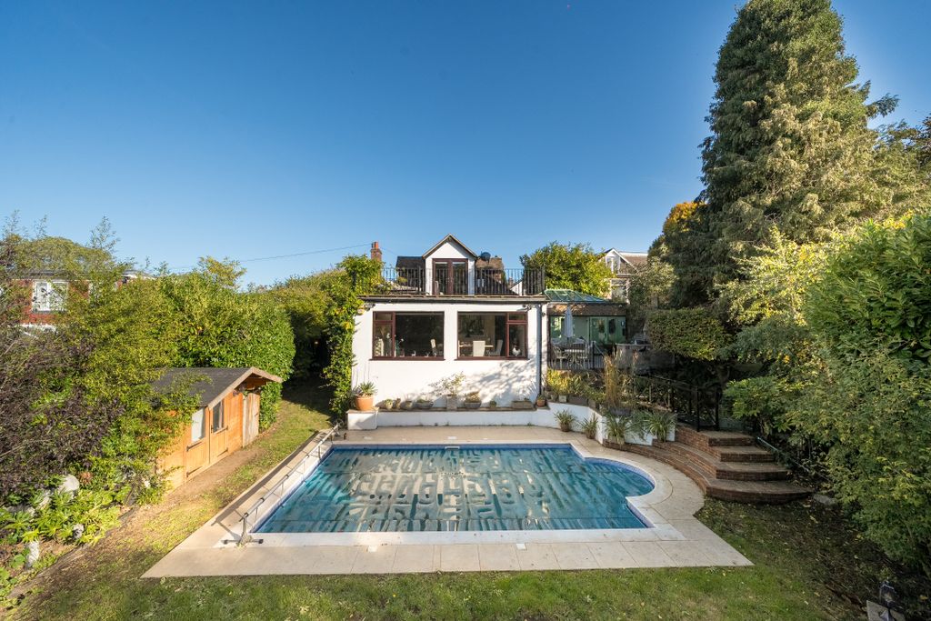 Property photo 1 of 24