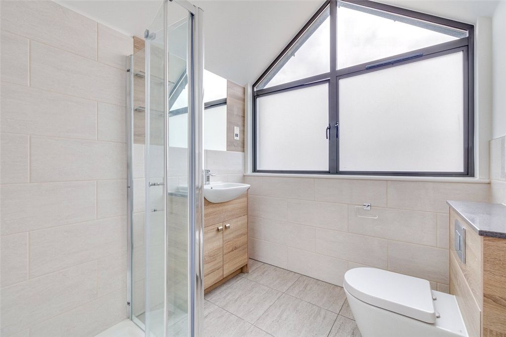 Property photo 2 of 13 En-Suite Bathroom