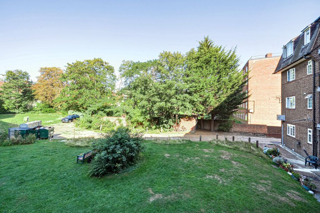 Property photo 2 of 18 Picture No. 10