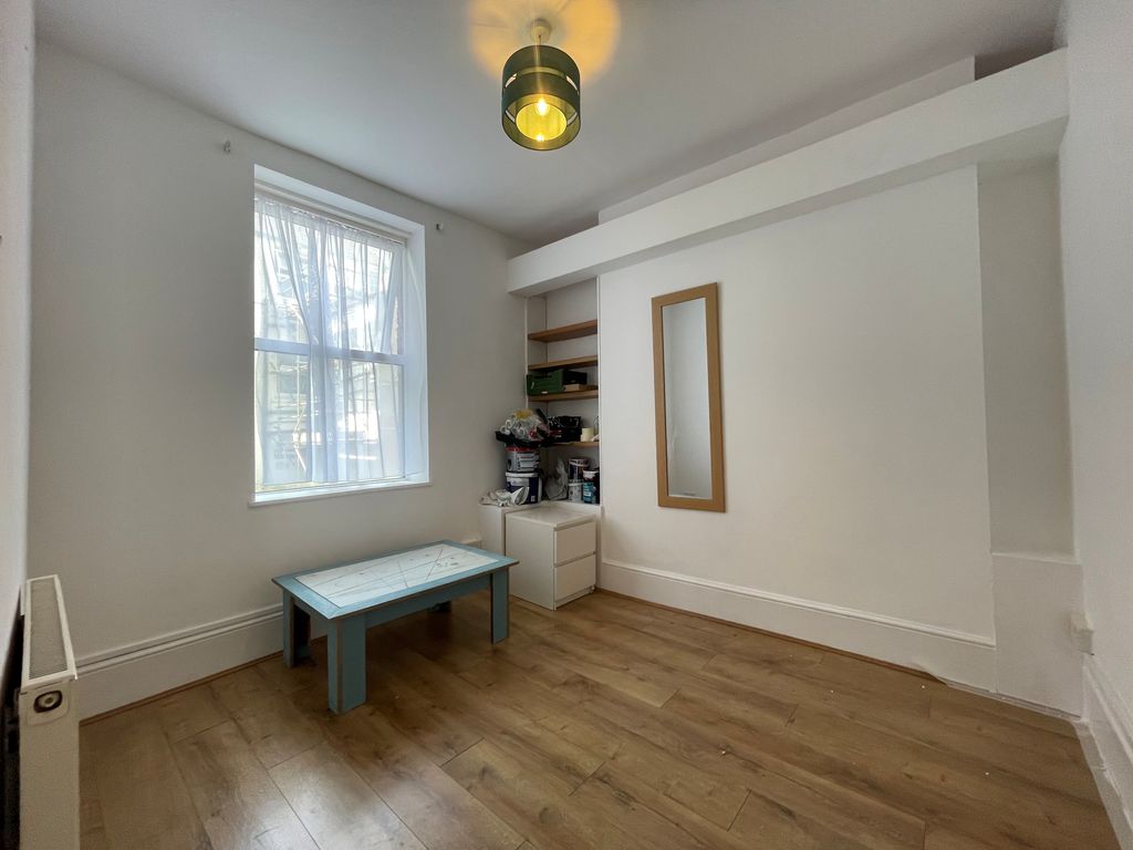 Property photo 3 of 7 Image