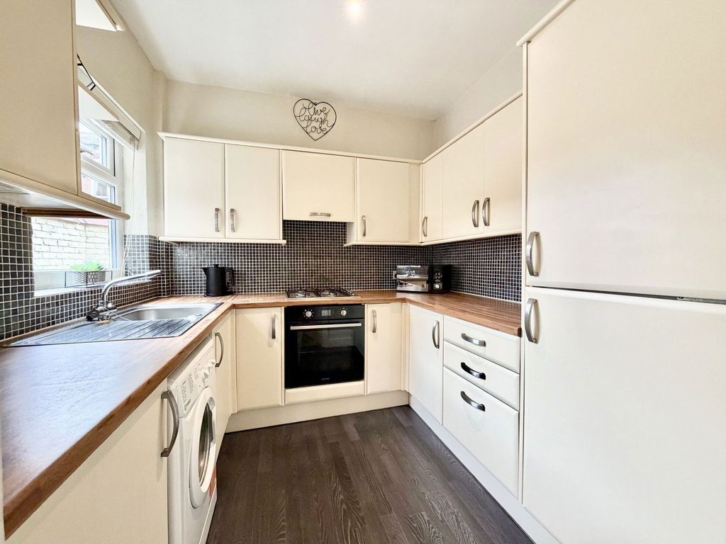 Property photo 2 of 23