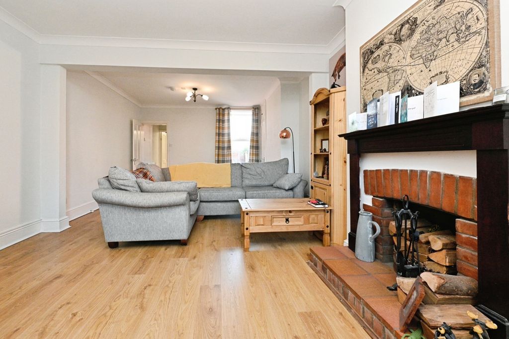 Property photo 3 of 17 Photo