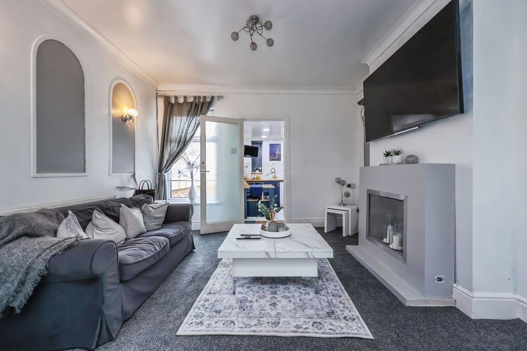 Property photo 2 of 18 Pbox-Img.Jpg