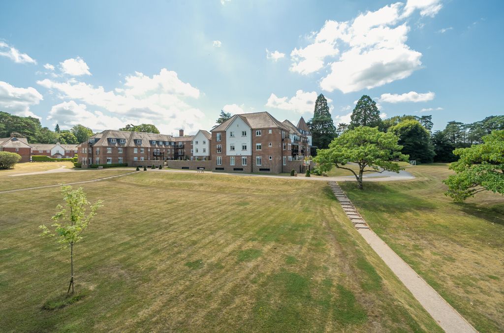 Property photo 2 of 22 1326173-3-687A374...