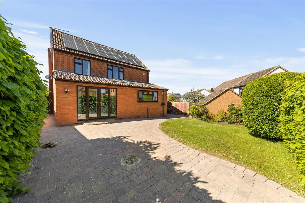 Property photo 1 of 32 18Chatsworthweb05.Jpg