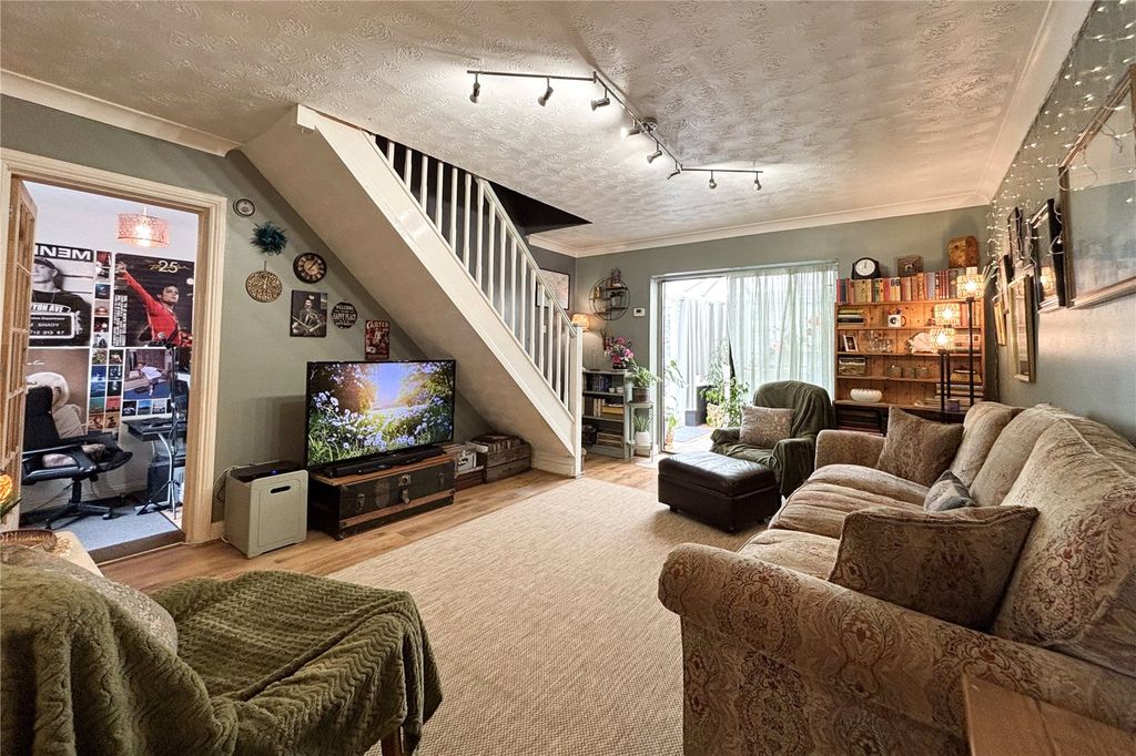 Property photo 3 of 27 Living Room