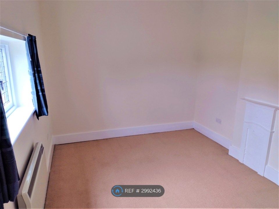 Property photo 2 of 10 Bedroom