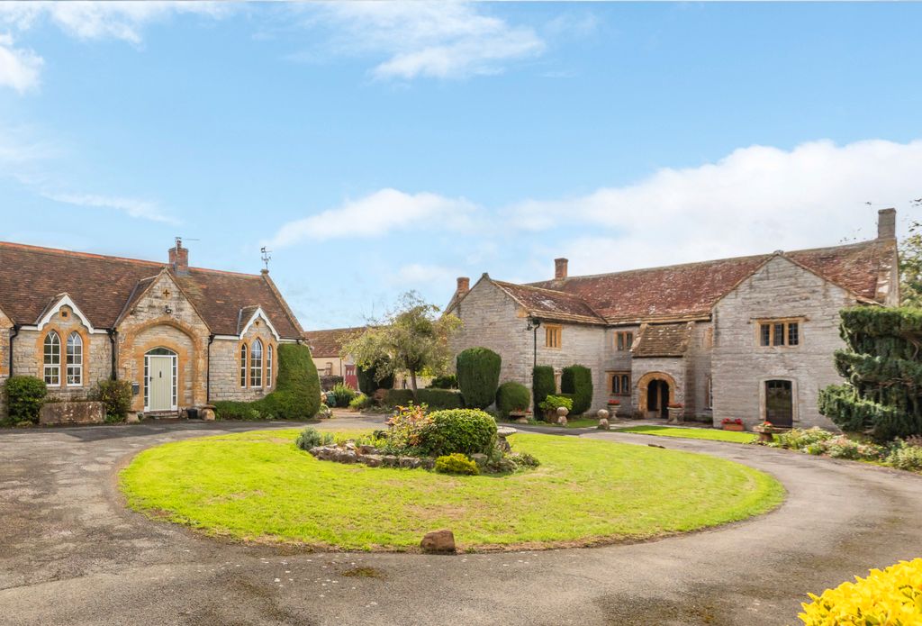 Property photo 3 of 21 The Manor