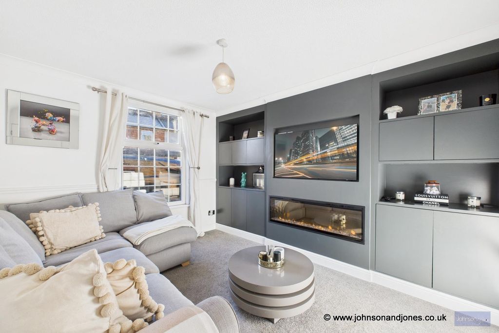 Property photo 2 of 18 2 Lounge.Jpg