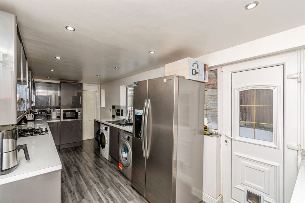 Property photo 3 of 23