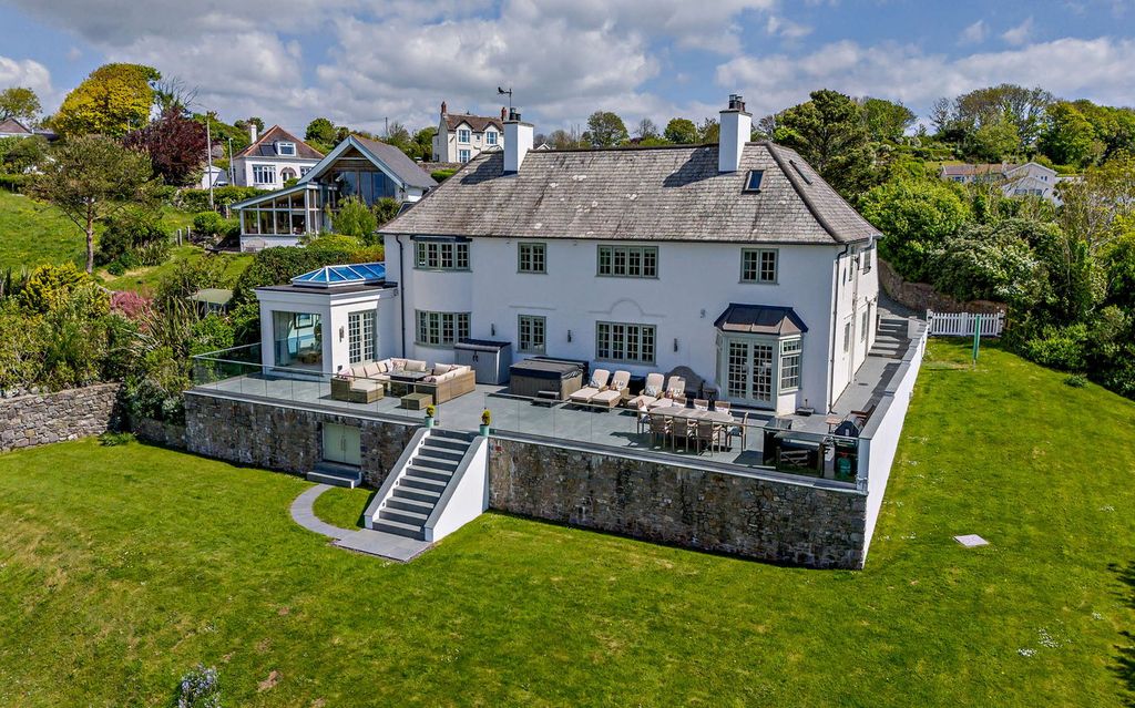 Property photo 2 of 44