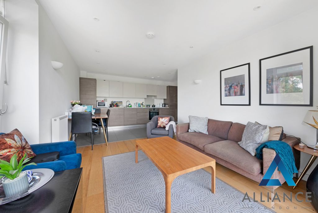 Property photo 2 of 18