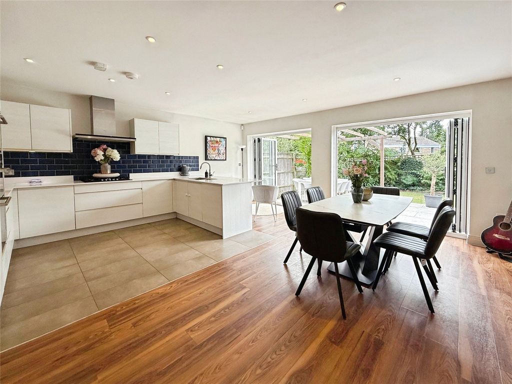 Property photo 2 of 31 Picture No. 10