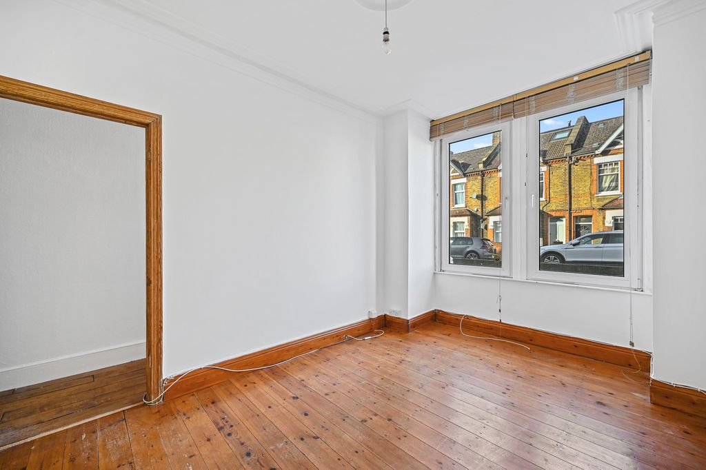 Property photo 3 of 12