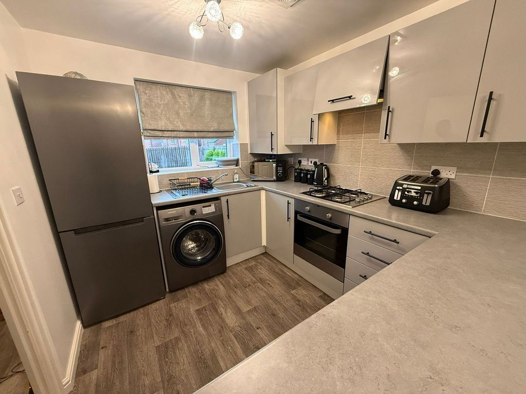 Property photo 3 of 9 Kitchen