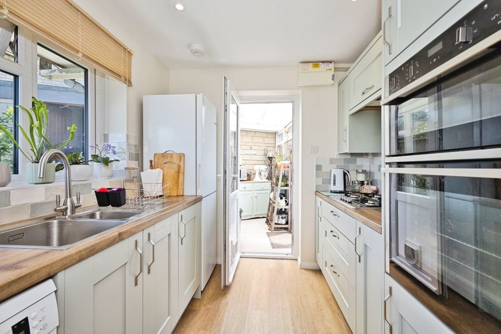 Property photo 3 of 20 Pbox-Img.Jpg