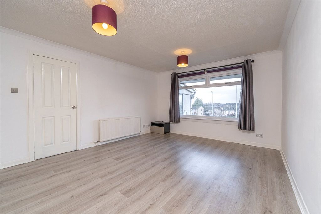 Property photo 2 of 30 Lounge