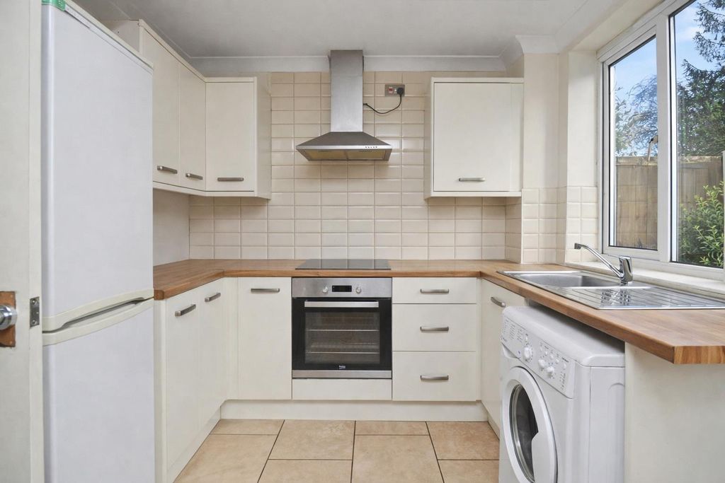 Property photo 3 of 9 Kitchen.Png