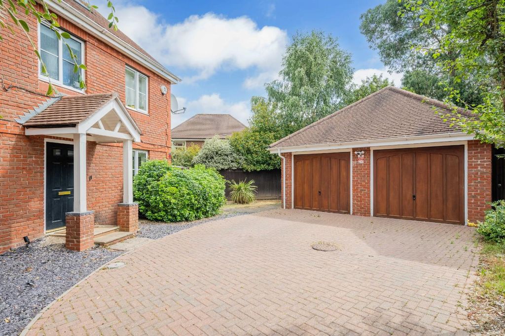 Property photo 1 of 23 Monro Place