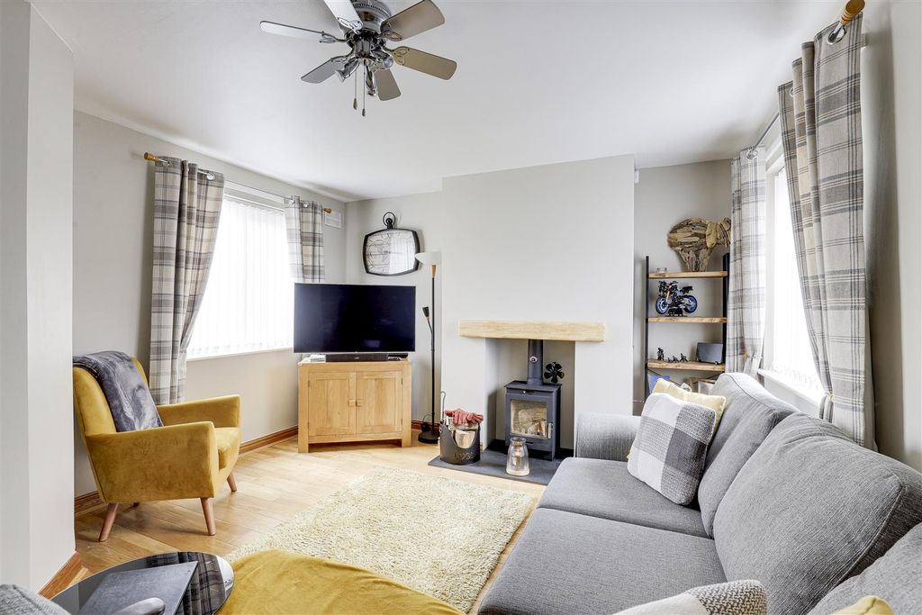 Property photo 2 of 16 27702.Jpg