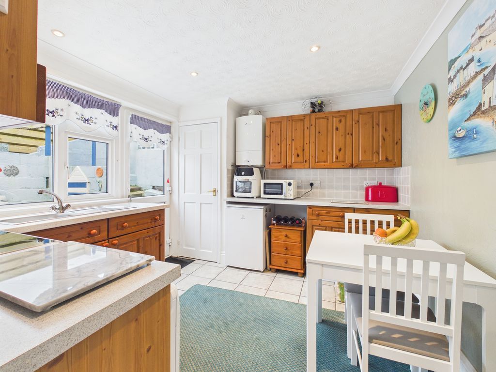 Property photo 2 of 12 Kitchen