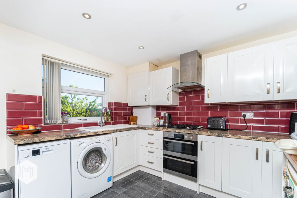 Property photo 3 of 28 Picture No. 32