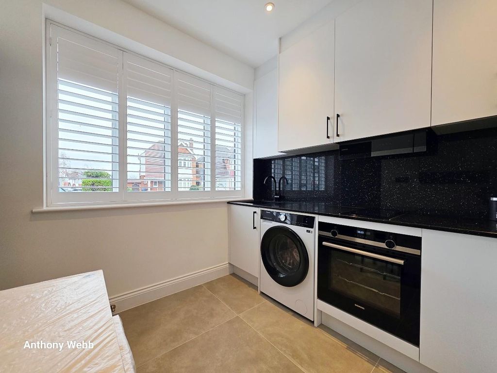 Property photo 3 of 6 Kitchen